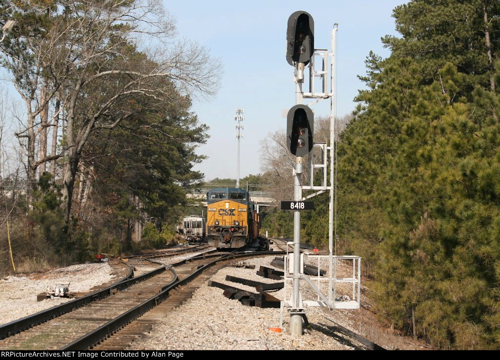 CSX 201 leads a tie train